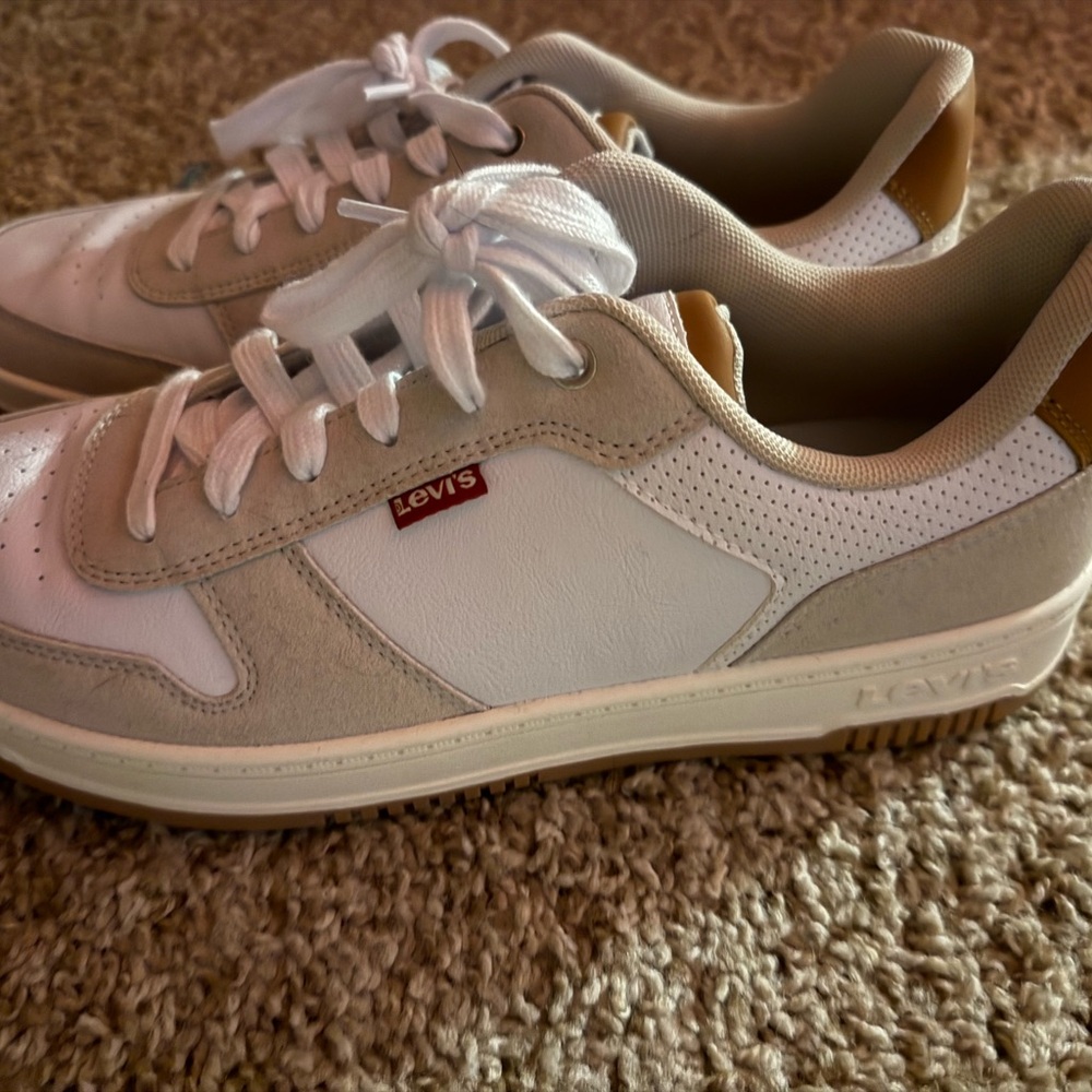 Levi's White and Tan Sneakers